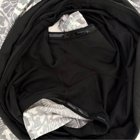 Lululemon Circuit Breaker Pleaded Skort. Size 10 Women’s - Picture 7 of 9